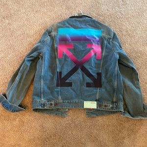 Off White men’s denim jacket- like new